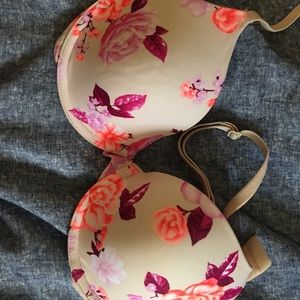 Never worn VS PINK BRA